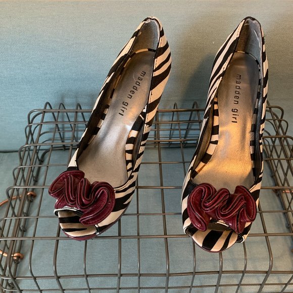 Gently Worn Madden Girl Zebra Striped Peep Toe - Picture 2 of 12